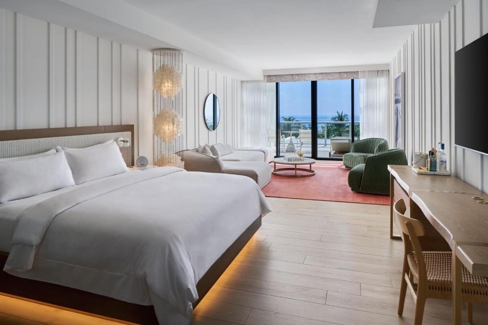 W South Beach Main image