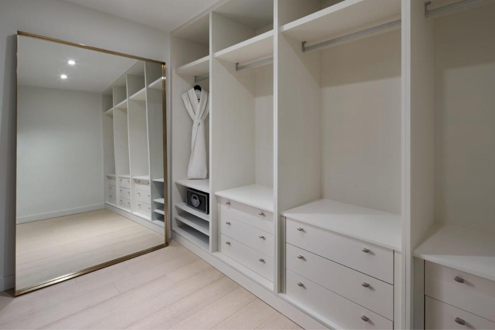 King Studio Suite with Ocean View and Roll-in Shower - Mobility and Hearing Accessible